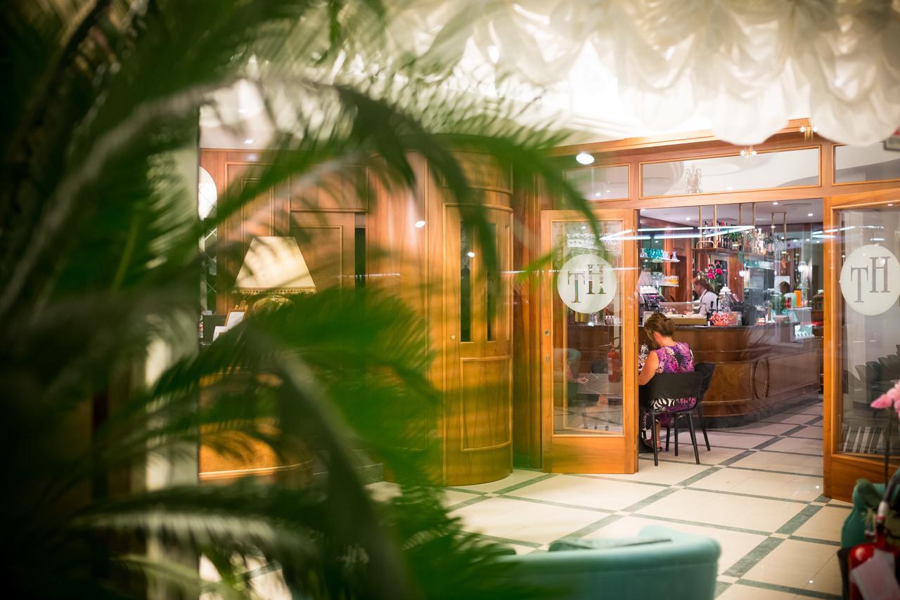 Hotel Tritone Caorle Exterior photo