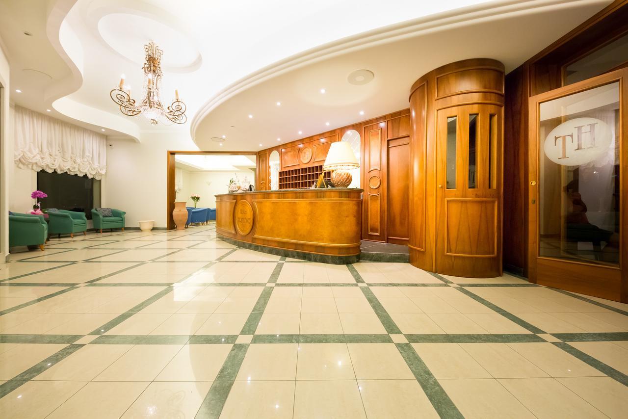 Hotel Tritone Caorle Exterior photo