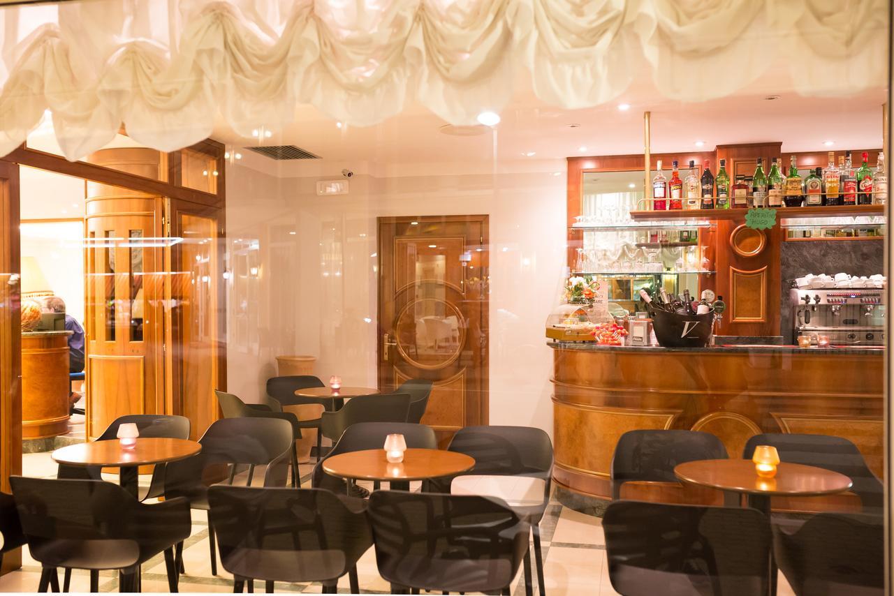 Hotel Tritone Caorle Exterior photo