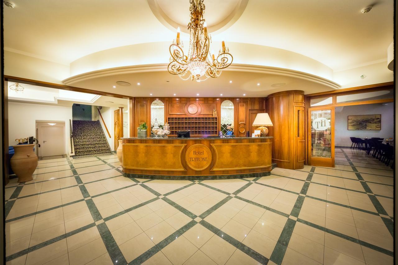 Hotel Tritone Caorle Exterior photo