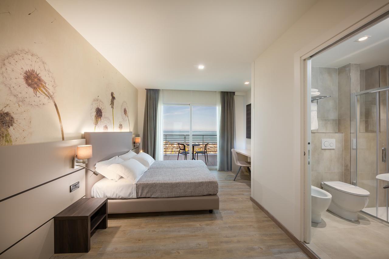 Hotel Tritone Caorle Exterior photo