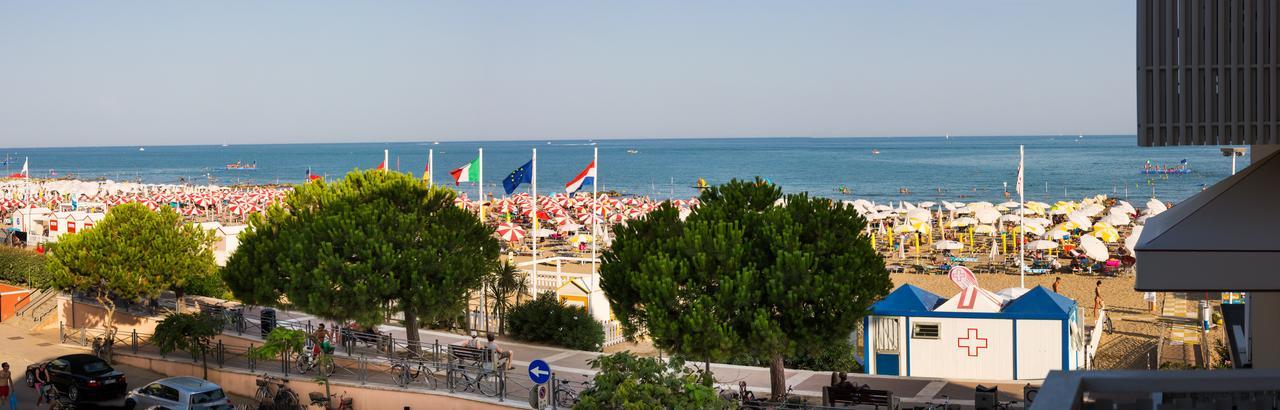 Hotel Tritone Caorle Exterior photo