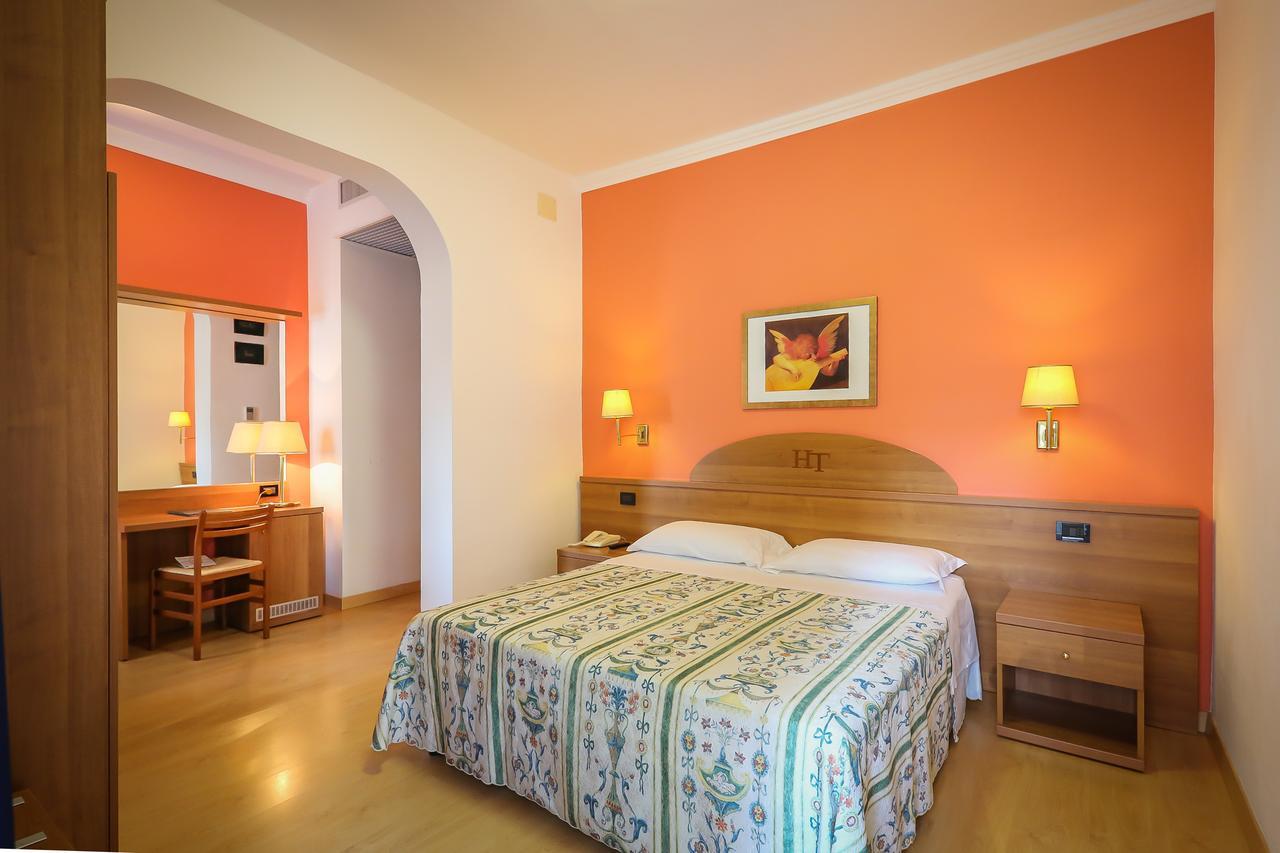 Hotel Tritone Caorle Exterior photo
