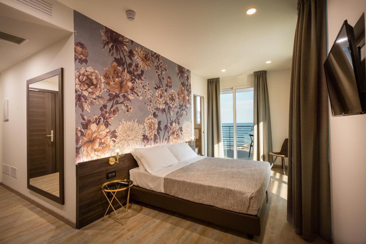 Hotel Tritone Caorle Exterior photo