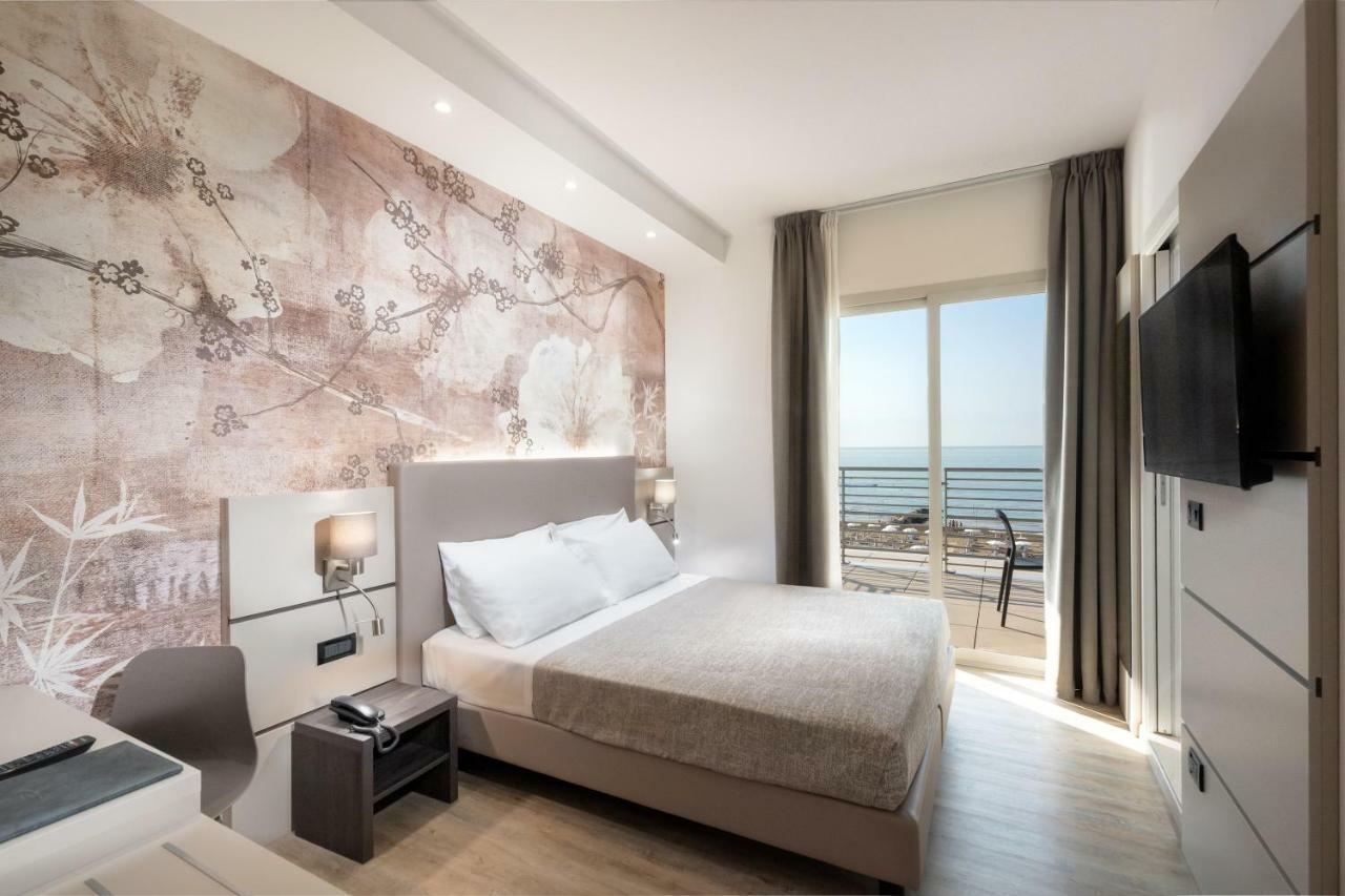 Hotel Tritone Caorle Exterior photo